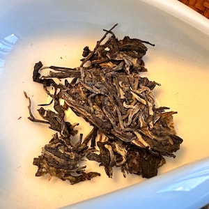 Organic Raw (Sheng) Pu-erh Tea Cake, Smooth Flavor, Makes Great Gift for Tea Lovers, Artisanal Teas, 100% Natural Healthy Drinks