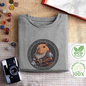 Damen Capybara Zwerg T-Shirt | Tailliertes Pixel Art Shirt | 8-Bit Fantasy Gaming Tee | Bio-Baumwolle Geschenk für Sie & Tierfreunde