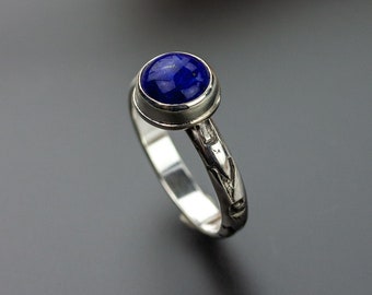 Bright blue 'Tethys' Lapis Lazuli Ring | US 8