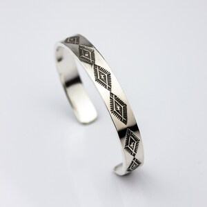 Brazalete estampado estilo suroeste de plata esterlina / Brazalete de plata esterlina con textura gruesa / HECHO A PEDIDO para muñecas pequeñas y grandes