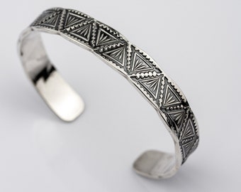 Gestempelt Sterling Silber Manschette Armband: Southwest Triangle Design