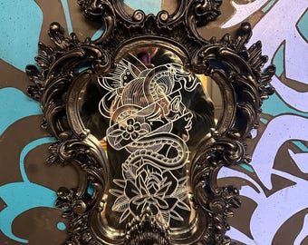 Espejo tradicional antiguo grabado a mano