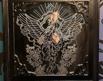 Espejo tradicional con ángel grabado a mano
