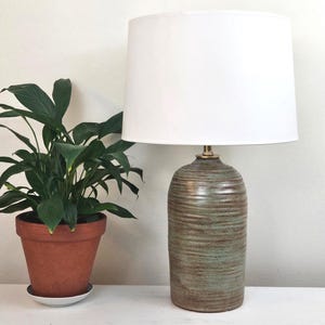 Artisan Ceramic Table Lamp: Modern Rustic Pottery Lighting with Brass Accents - Handcrafted Decor