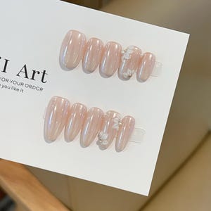 Cool white carved custom press-on nails, Hailey moonlight pink nails, cute fancy nails, artist imitation nails, reusable high-quality nails