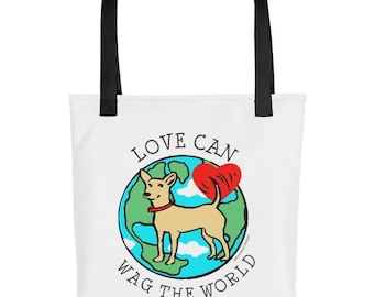 Könnte beinhalten: Weiße Tragetasche mit schwarzen Griffen. Sie zeigt einen Cartoon-Hund mit rotem Herzschwanz, der auf einem blau-grünen Globus steht. Der Text "LOVE CAN WAG THE WORLD" ist oberhalb und unterhalb des Hundes aufgedruckt.