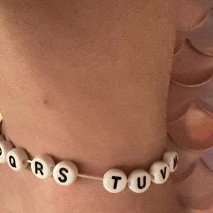 Pulsera con letras personalizable
