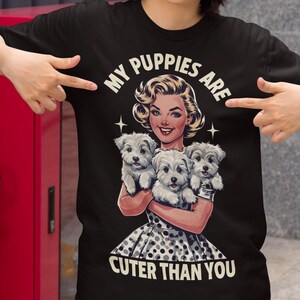 ウェスティ・ドッグ・ママのコンフォートカラーシャツ、面白いウエストハイランドテリアTシャツ、ウェスティ愛好家へのギフト、かわいい犬の飼い主シャツ、ウェスティの飼い主グラフィックTシャツ