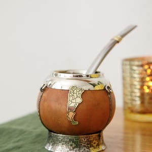 Elegant Argentine Mate Cup – Gourd & German Silver with Argentina Charm | Handmade Collector’s Piece | Premium Gift for Mate Lovers