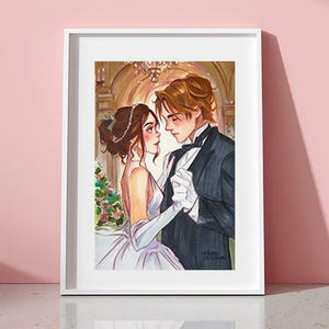 Pode incluir: Ilustração emoldurada de um casal dançando em um salão de baile. A mulher usa um vestido branco e o homem um smoking. A obra de arte é definida em um fundo rosa. A imagem está em uma moldura branca.