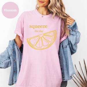 Comfort Colors® Summer Lemon Print Tshirt, Squeeze the day lemon  tshirt, Foodie Vintage Graphic Shirt, Aesthetic Fruit Shirt, Flowers