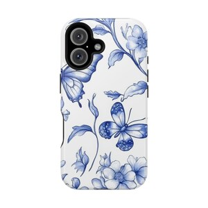 Funda para iPhone con diseño de mariposas y flores azules, estilo vintage inspirado en Delft, elegante diseño natural, regalo para ella.