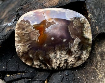 Cabochon violet en agate mousse plume : pierre précieuse polie pour bijoux