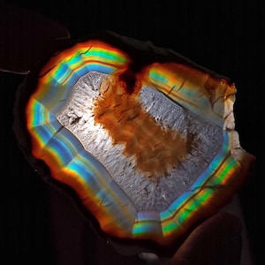 Tranche d'agate iris 56 x 48 mm, plaque fine d'agate arc-en-ciel de 3 mm, spécimen de cristal naturel, pierre de collection
