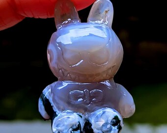 Figura de labubu de ágata musgosa tallada a mano: decoración con cristales curativos