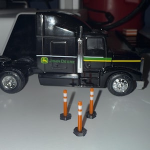 1/64 delineator traffic cones (packs of 25)