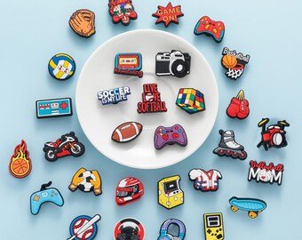 Juego de 30 adornos para zapatillas deportivas y de videojuegos, de PVC suave, para Crocs, baloncesto, fútbol, béisbol, accesorios para mandos de juegos.