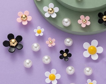 Juego de 28 adornos para Crocs: adornos florales para zapatos, con diseño de perla y margarita, y adornos florales para zuecos.
