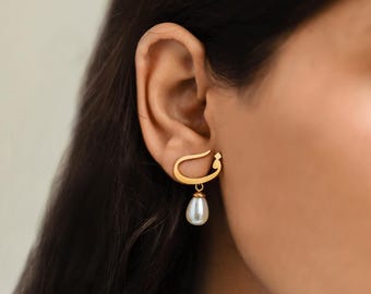 Arabic Initial Earring With Pearl, Personalized Arabic Calligraphy Earrings, Gold or Silver Pearl Drop Jewelry Gift for Her