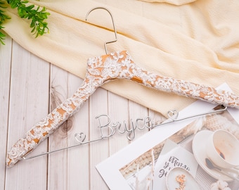 Percha personalizada para vestido de novia: nombre grabado en madera y alambre