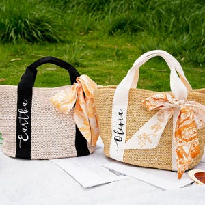 Personalisierte Brautjungfer Strand Taschen, benutzerdefinierte Stroh Taschen, Brautdusche Tasche, Frauen Tasche, Bachelorette, Hochzeitsgeschenke, Brautjungfern Vorschlag, Sackleinen Tasche