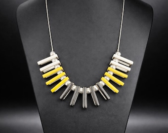 Collar retro vintage de esmalte amarillo, negro y blanco de Nueva York de los años 70