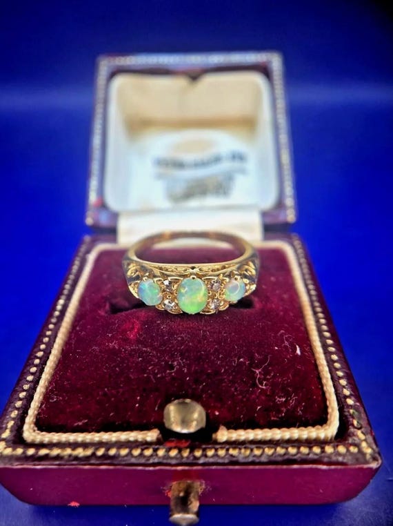 18ct Solid Gold Three Stone Opal & Diamond Ring 4… - image 3