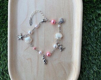 Pulsera de nácar: pulsera con dijes de temática oceánica