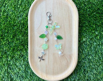 Llavero de cuentas de fantasía verde: dije de bolso de plata hecho a mano