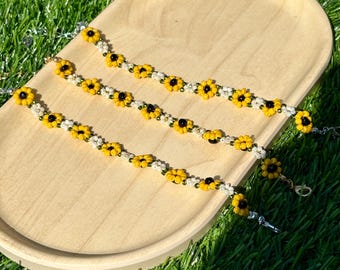 Pulsera de cuentas de girasol y margaritas: joyería ajustable hecha a mano en oro y plata