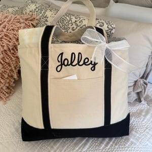 Embroidered Personalized Tote Bag - Gift for Her, Gift for Mom, Bridesmaid Gift, Bride Gift, Travel Bag, Personalized Gift, Large Tote Bag