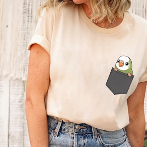 Taschen Quäker Papagei Shirt - Süßes Mönch Sittich T-Shirt - Lustiges Vogel Liebhaber Geschenk - Cartoon Papagei in der Tasche T-Shirt - Vogel Haustier Besitzer Top