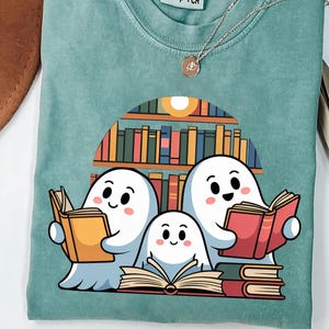 Jolie chemise de lecture fantôme - T-shirt d&#39;Halloween livresque - T-shirt graphique fantômes et livres - Cadeau fantasmagorique pour les amateurs de livres - Chemise bibliothèque fantôme drôle