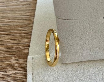 Slim, simple stainless steel ring for women – 18K gold-plated, waterproof – gold & silver – dainty – gift – stacking ring – Christmas