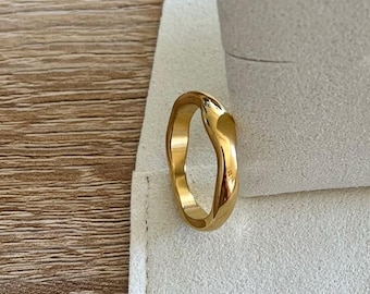 Curved stainless steel ring for women – 18K gold plated, waterproof – Gold & Silver – Statement – Gift – Stacking ring – Christmas