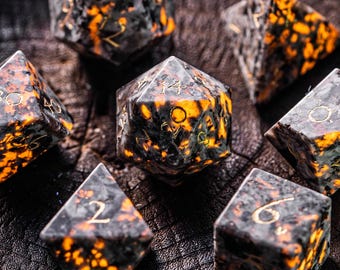 Yooperlite-set met edelsteendobbelstenen: veelvlakkige DND-dobbelstenen met luxe doos