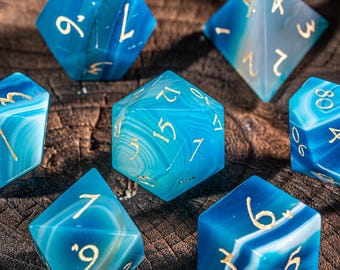 Set dobbelstenen met blauwe agaat en edelstenen: veelvlakkige dobbelstenen: