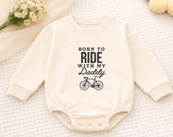 Geboren, um mit meinem Vater Fahrrad zu fahren, bestickter Babystrampler, niedliches Radsport-Baby-Outfit, Neugeborenen Body, Sport personalisiertes Geschenk