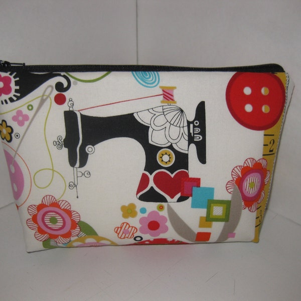 Fabric Zippered Pouch Clutch Bag - Sew Wow Sew Now - Sewing Machine /  scissors / Measuring Tape