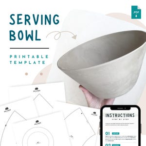 Puede incluir: Un cuenco para servir de color gris claro con un diseño ancho y poco profundo. La imagen incluye una plantilla imprimible e instrucciones para crear el cuenco. El texto de la imagen dice "SERVING BOWL PRINTABLE TEMPLATE". Un smartphone muestra instrucciones paso a paso.