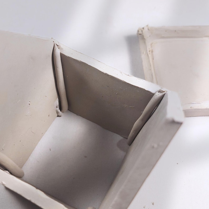 Building ceramic house from slab walls | step-by-step assembly using clay template | printable tealight holder PDF pattern