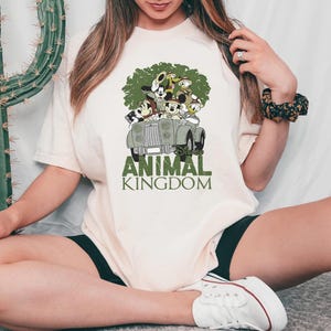 Tierreich Urlaub Shirt, klassisches Cartoon Safari T-Shirt, Familienausflug Park Outfit, Animation Fan Geschenk Shirt, Freizeitpark Abenteuer Fan T-Shirt