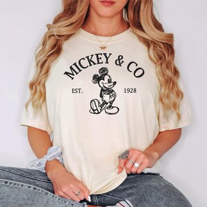 Vintage shirt Mickey & Co Est 1928, T-shirt Disney fan hobby, shirt retro cartoon minnaar, T-shirt familie vakantiepark, shirt klassieke muis gezegden