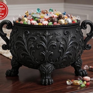 Peut inclure: Un bol décoratif noir mat orné de volutes, doté de deux anses courbées et de trois pieds griffus. Le bol est rempli d'un assortiment de bonbons emballés colorés. Un badge rouge circulaire indique Digital Download NOT physical item.