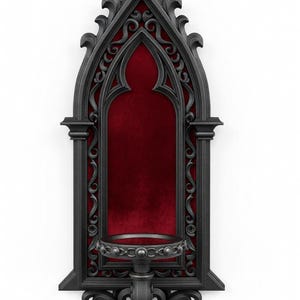 Puede incluir: Un aplique de pared de estilo gótico negro con respaldo de terciopelo rojo. El aplique presenta detalles ornamentados y un estante circular. El diseño recuerda a la arquitectura de las catedrales, con un arco apuntado y adornos decorativos.