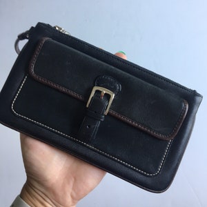 Bolso de mano Coach vintage de cuero negro, monedero de los años 2000 con bolsillo a presión