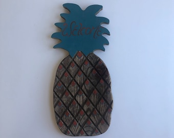 Vintage Wooden Pineapple Wall Hanging - Welcome Wall Art for 1970s Inspired Decor