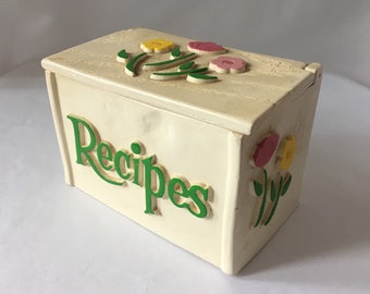 Vintage Floral Recipe Box: 1980s Retro Kitchen Decor