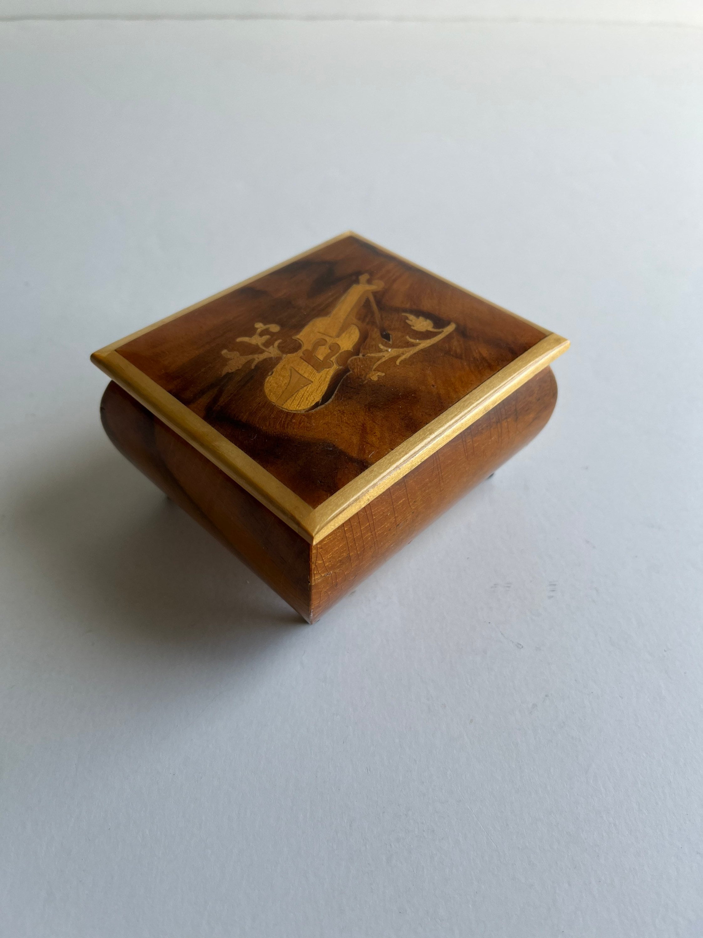 Reuge ミュージックボックス スイス製 Vintage Reuge Music Boxes | Swiss Designs | Music Box Attic