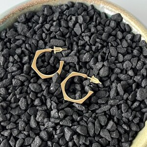 Vintage Gold Tone Geometric Hoop Earrings Small Angular Hexagon Minimalist Modern Retro Jewelry Gift